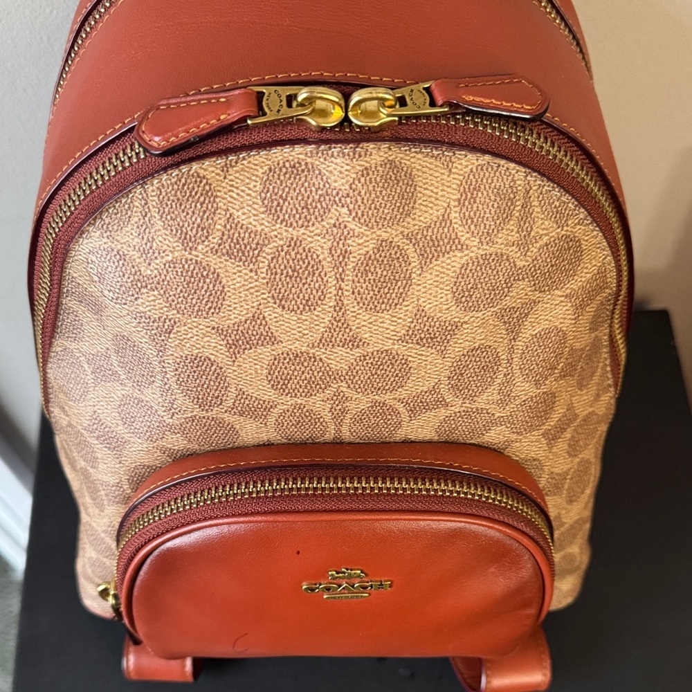 Women must have!☺️❤️Coach Tan and Brown Signature Backpack - Picture 3 of 15